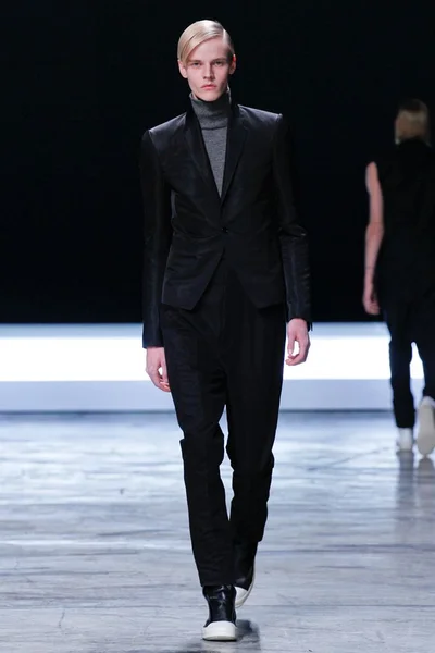 Look 11